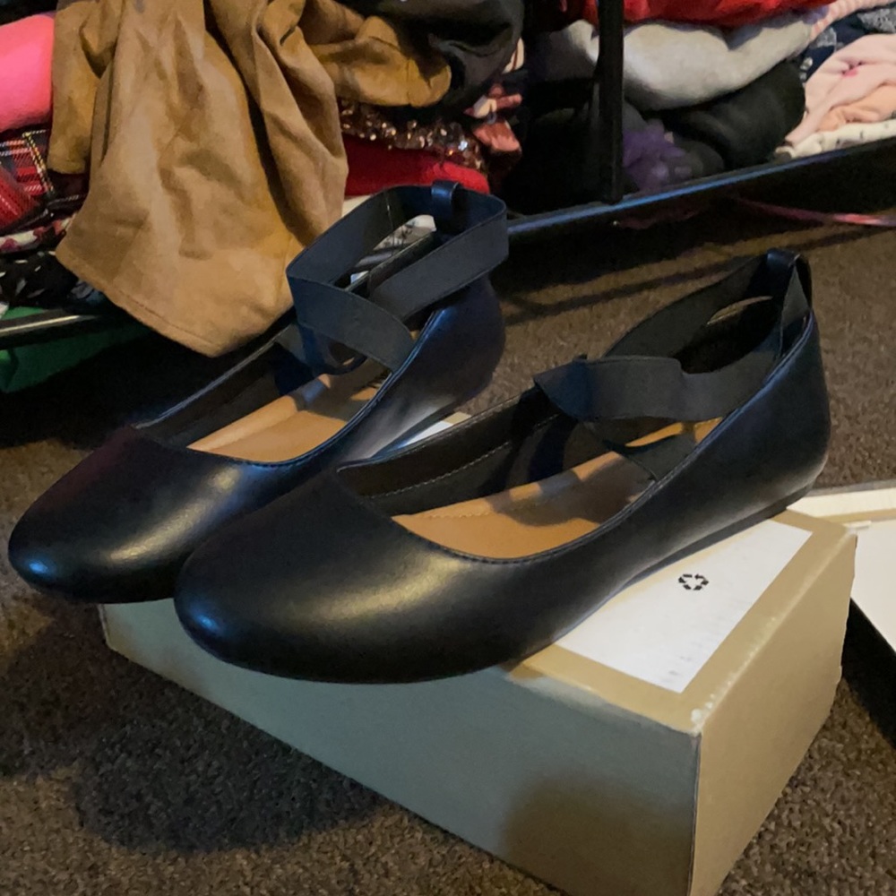 NEW IN BOX WITH TAGS No Call Black Faux Leather Ballet Flats Criss Cross Straps